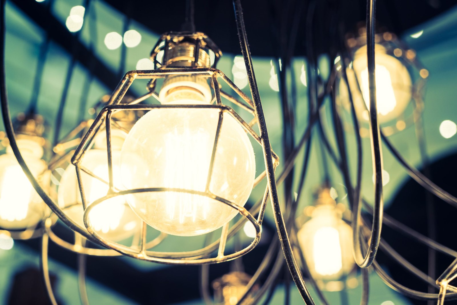 Soluciones de energía para empresas con tarifas optimizadas, eficiencia energética y ahorro en la factura de luz.