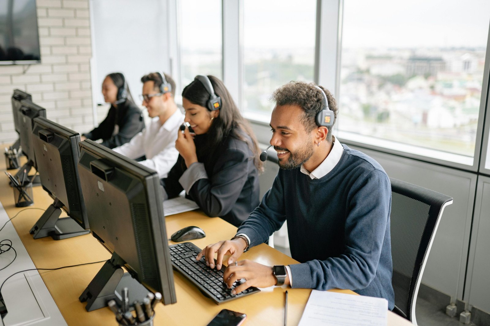 Centralita VoIP empresarial que mejora la comunicación interna y externa, optimizando costes y recursos.