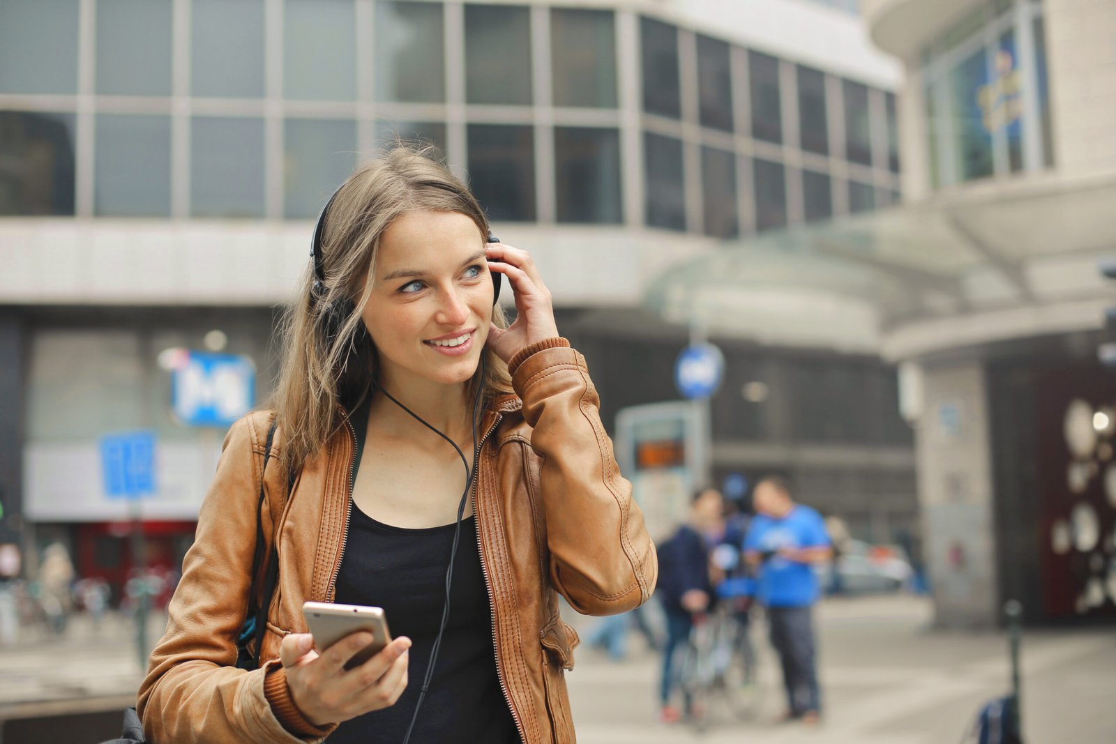 Servicio de roaming empresarial con cobertura internacional y tarifas flexibles.